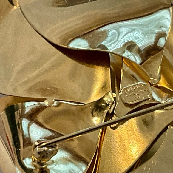 Dior Vintage Gold Tone Bow Brooch - Picture 9 of 11